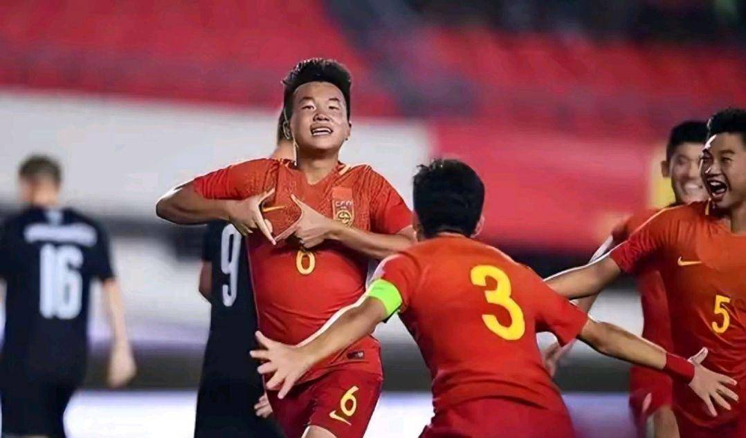 包含亚洲球队备战大赛舞台，冠军身影日益清晰的词条