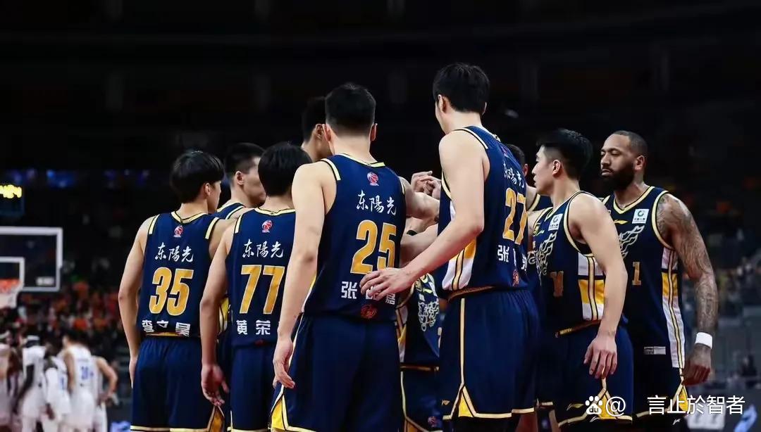 包含深圳男篮战胜广东队，保持季后赛席位的词条