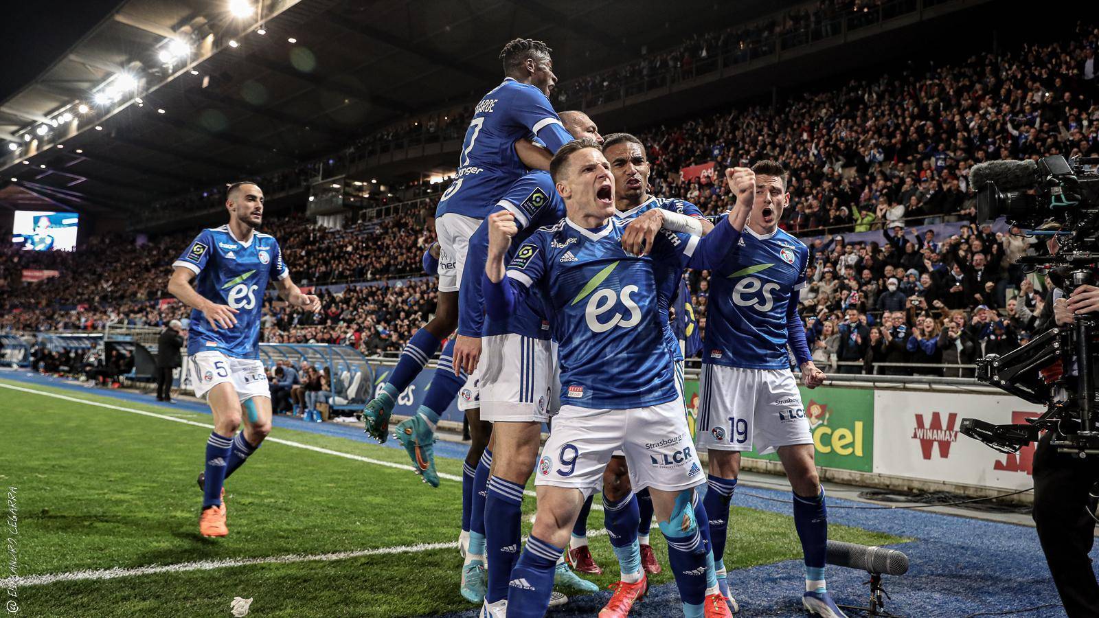 包含澳大利亚对战英格兰，欧洲杯预选赛期待胜利的词条