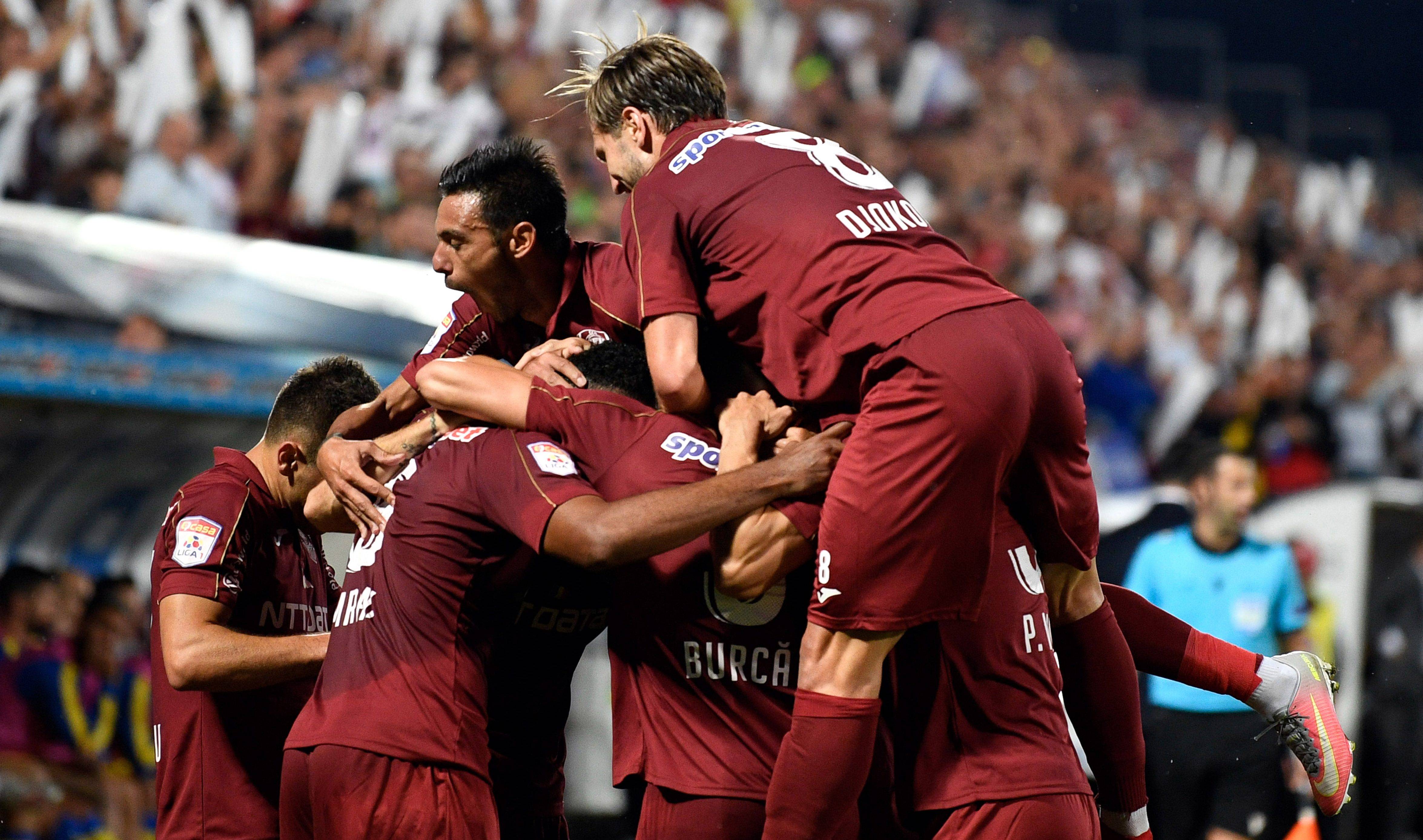 包含欧冠外围赛火热进行，顶级球队战力角逐的词条