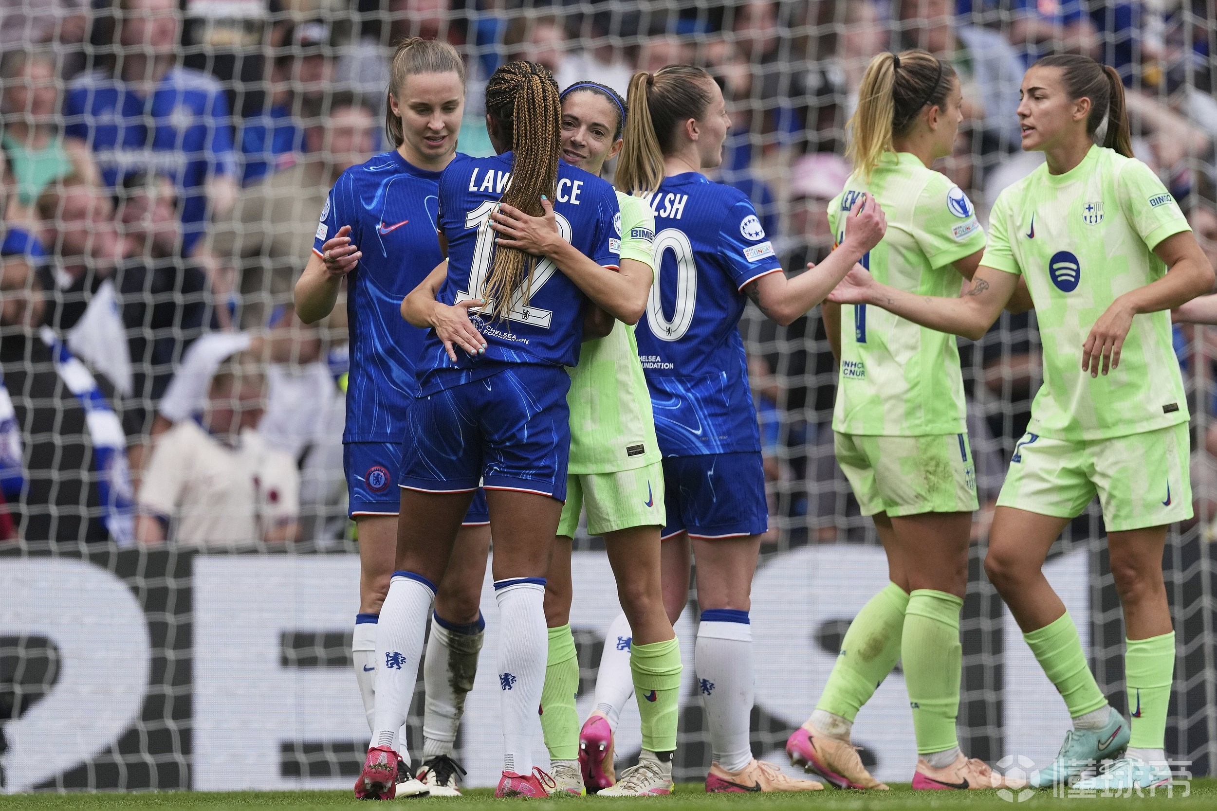 巴塞罗那女足球队训练备战下轮比赛