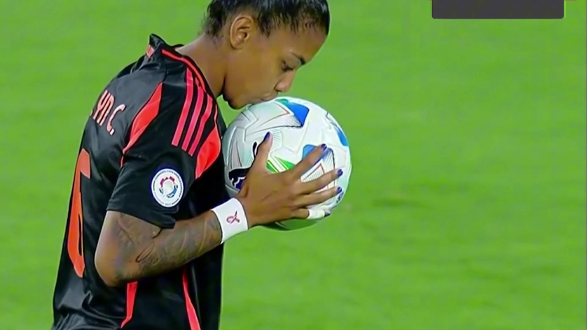 阿根廷女足遭遇挑战，胜出晋级