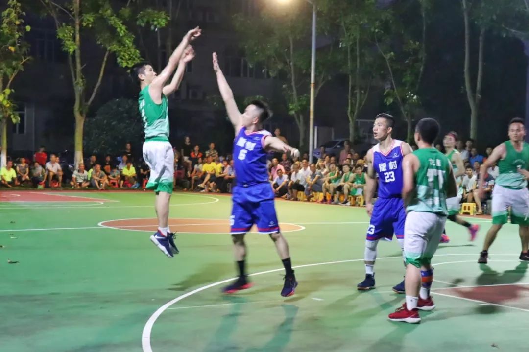 竞技舞台上壮志凌云，中国篮球联赛热度持续的简单介绍