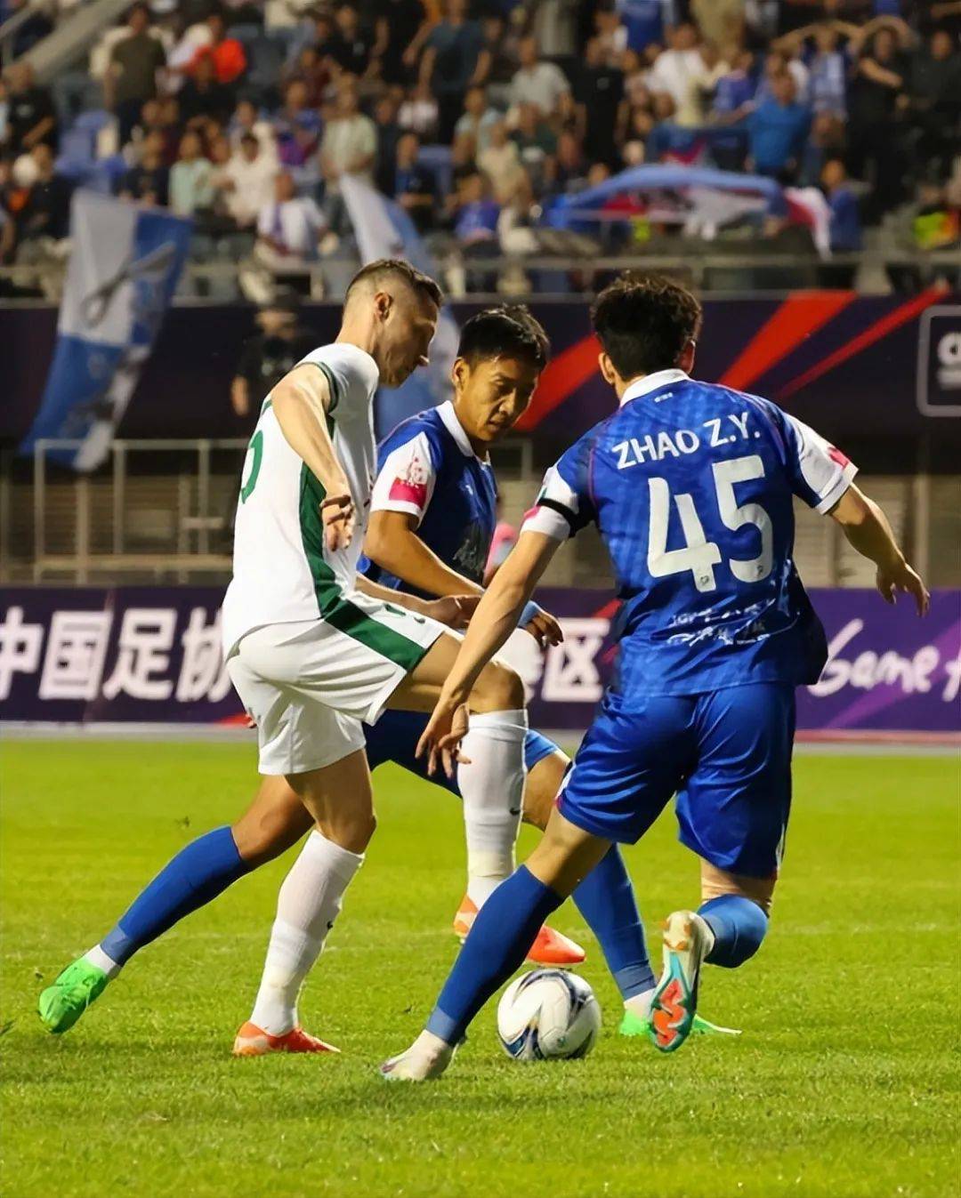 草根球队成功逆袭，击败强劲对手