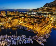 摩纳哥队长卡马文顿表现不俗，全方位发力