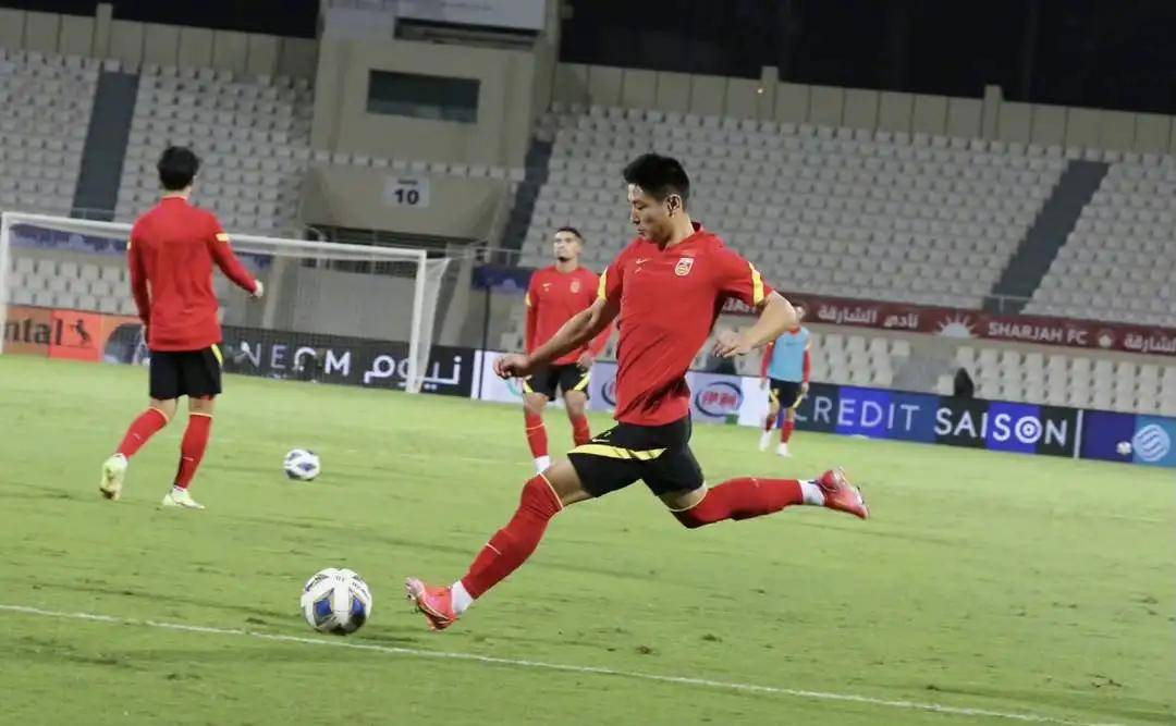 开云体育app-国际足球盛事呈现多重看点，球迷期待高潮连连的简单介绍