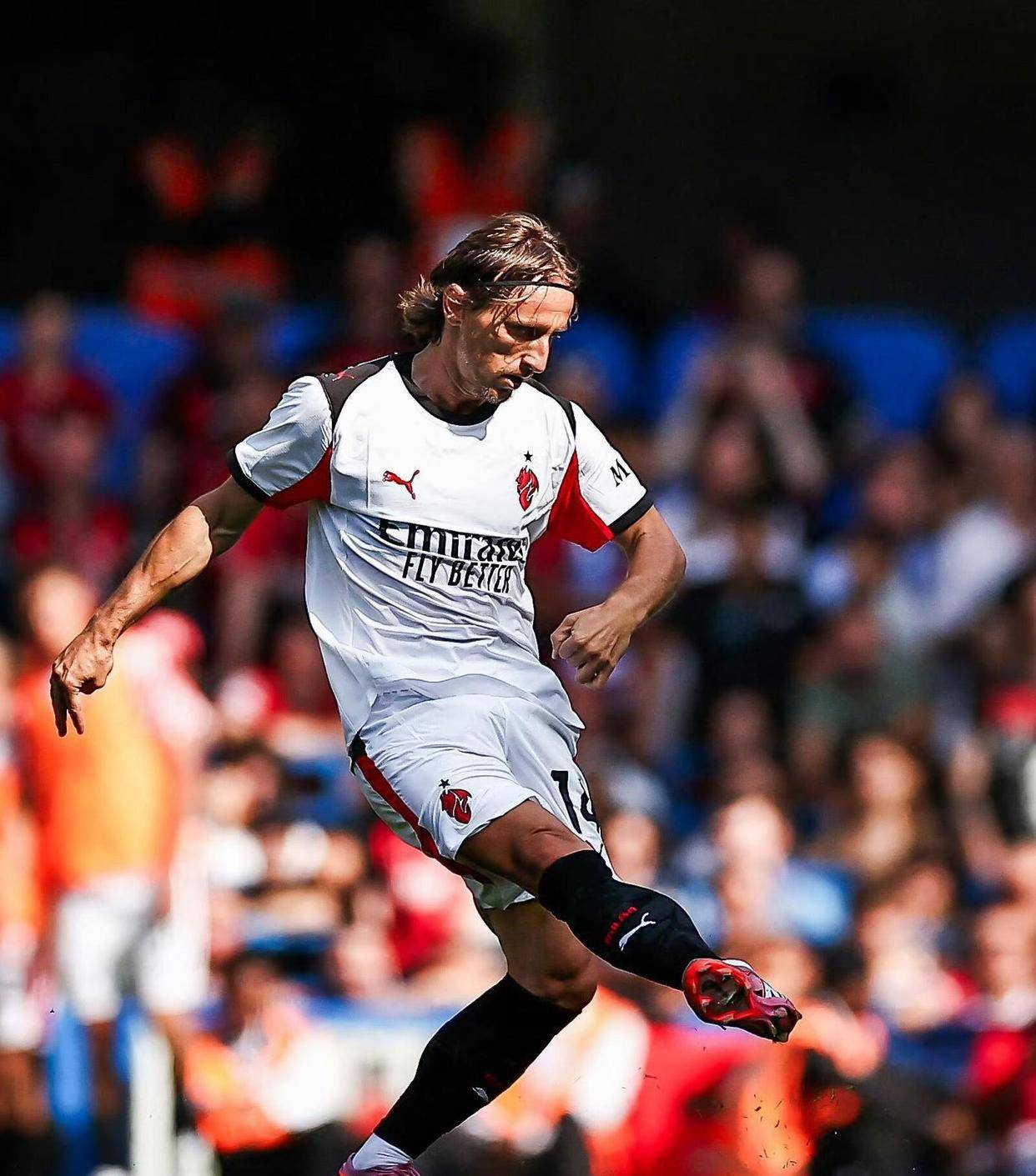 包含切尔西2-2战平：继续追击AC米兰的词条