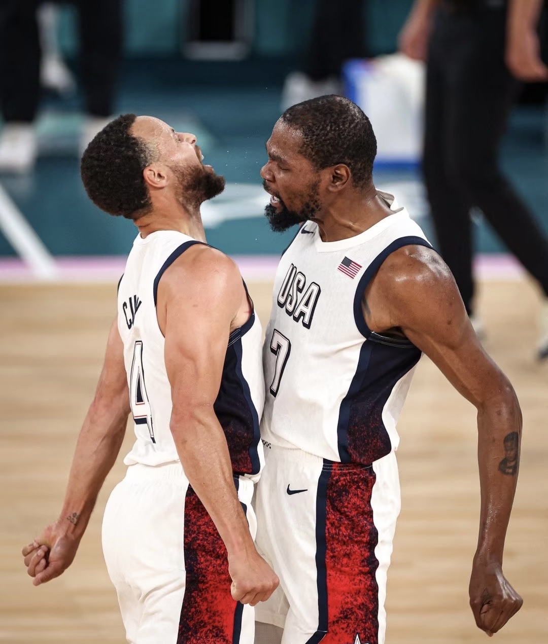 美国男篮轻取塞尔维亚，杜兰特独得分