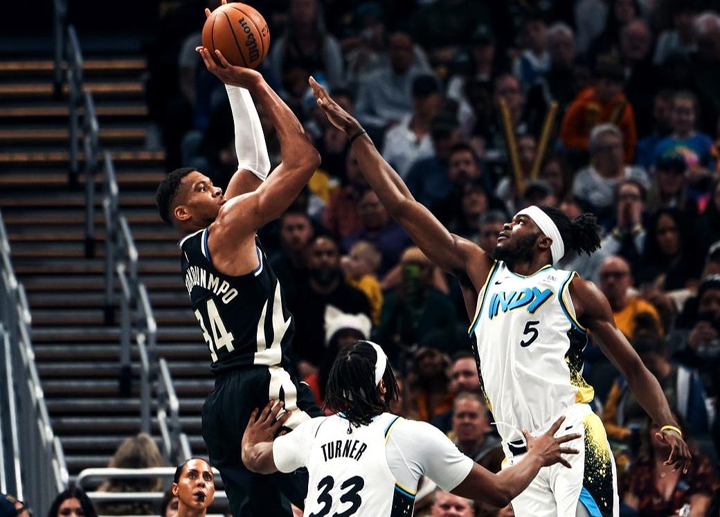 雄鹿胜马刺，字母哥砍下高分震撼球场