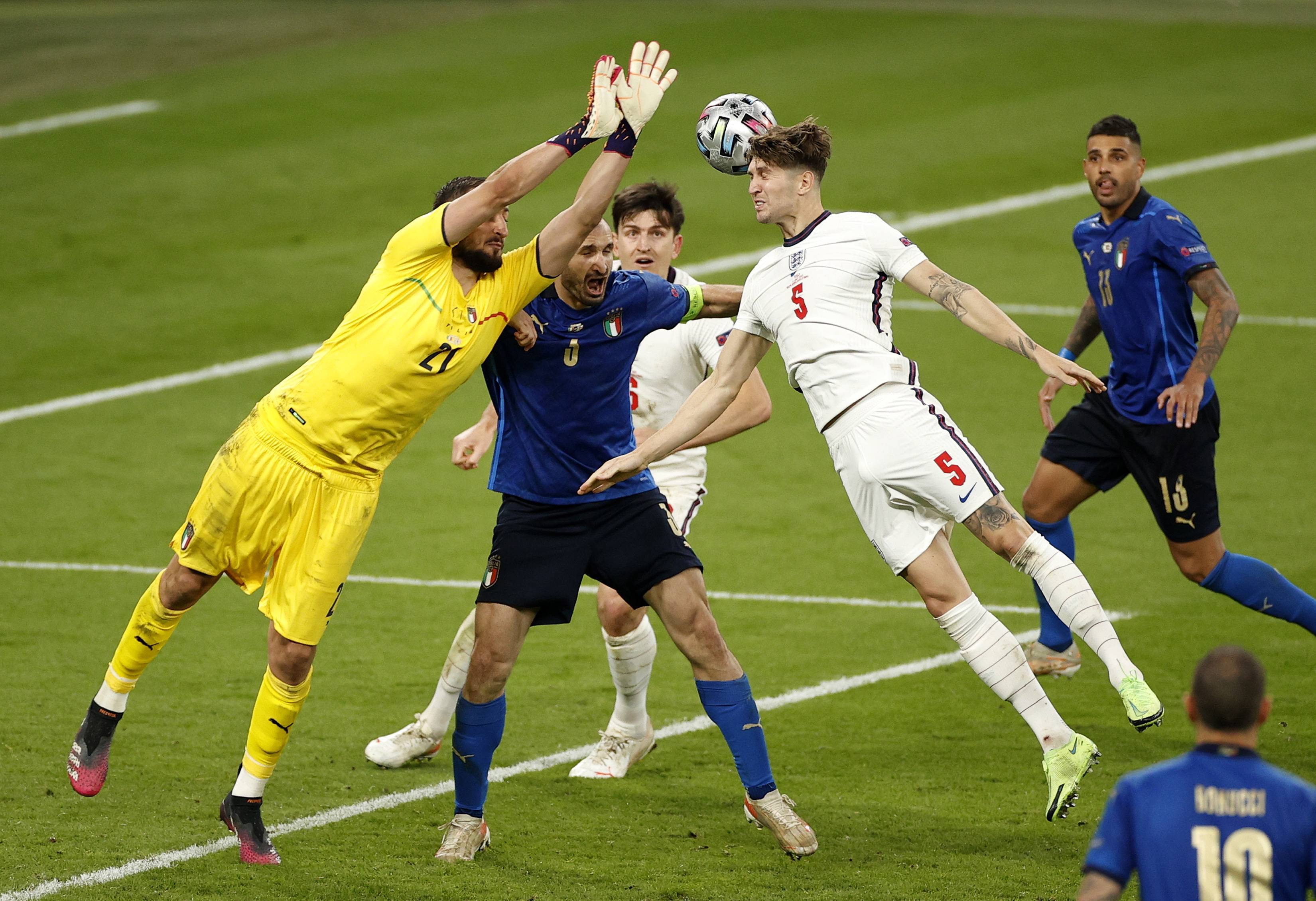 英格兰与克罗地亚展开巅峰对决