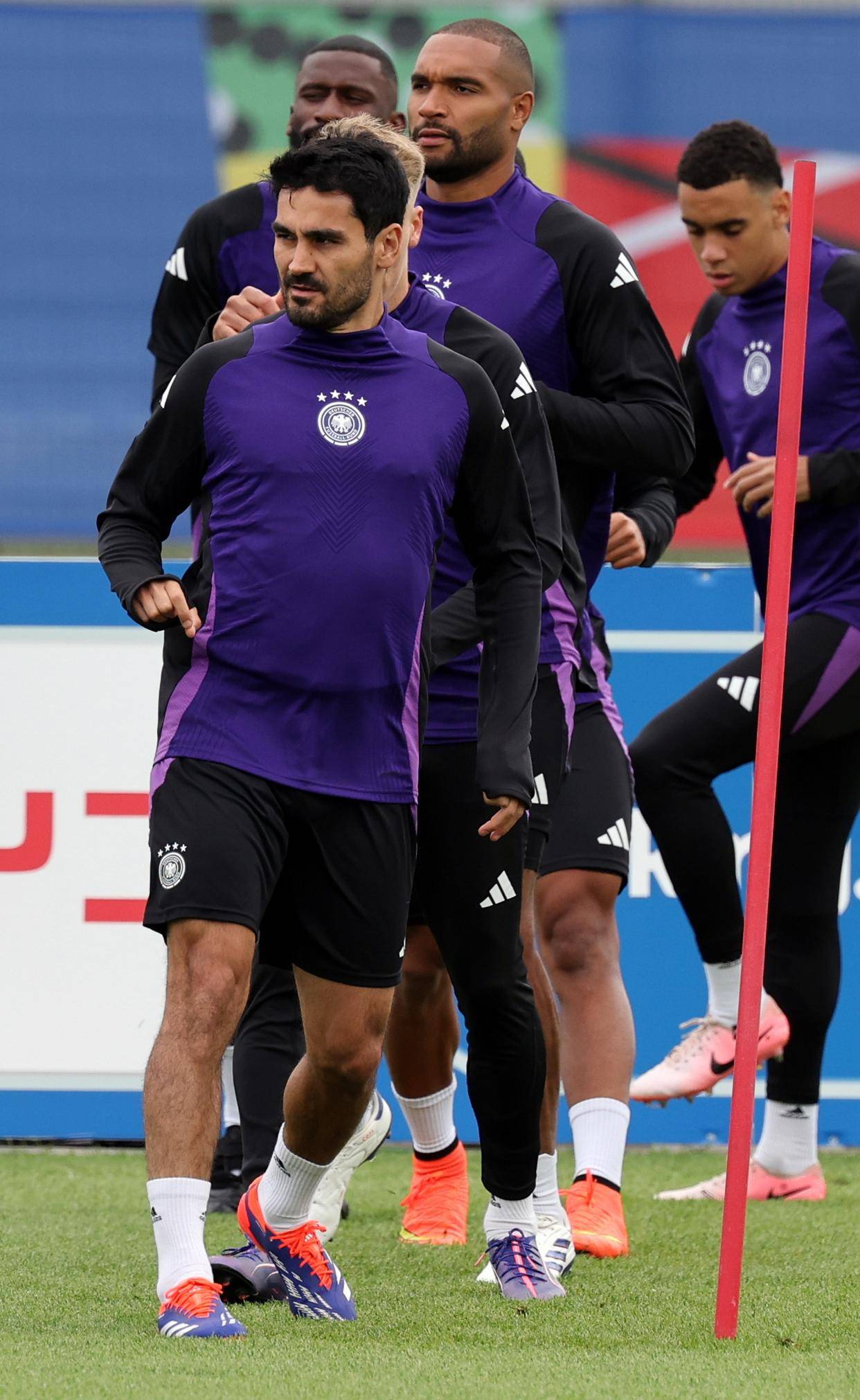 德国队实力雄厚，豪取半决赛胜利