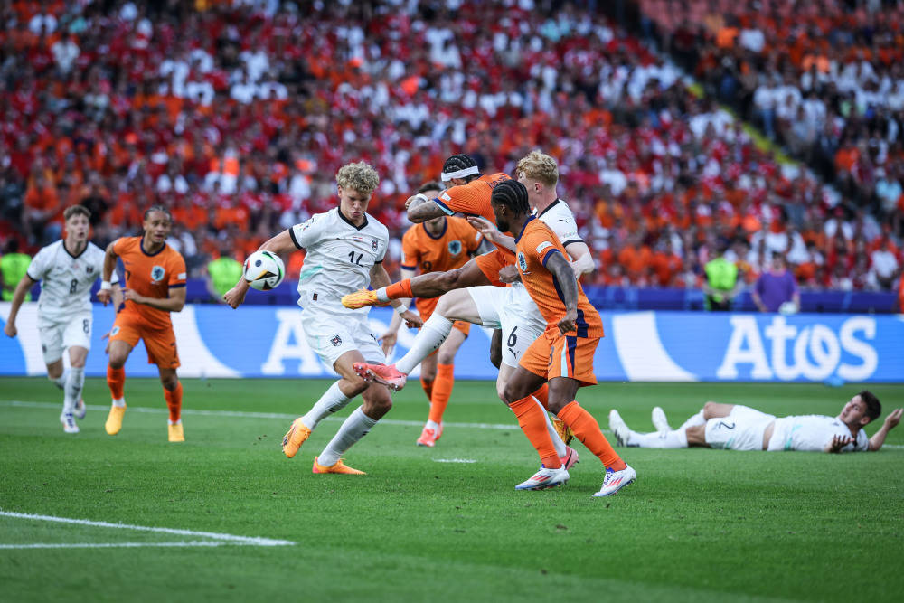 欧洲杯预选赛充满激烈对抗，胜负难分