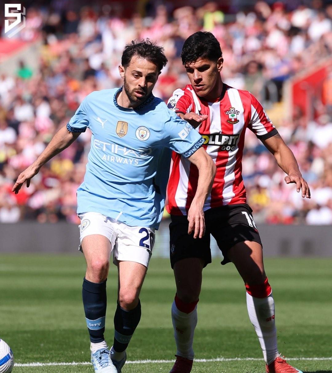 曼联大胜南安普顿，重回争冠行列