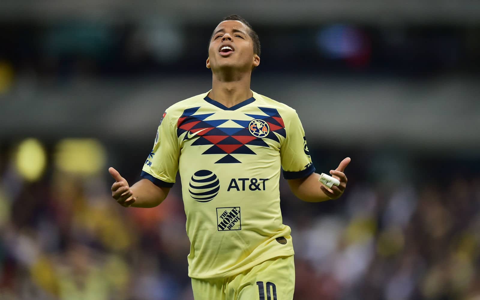 包含几内亚年轻球员获得国家队首发机会，备受期待的词条