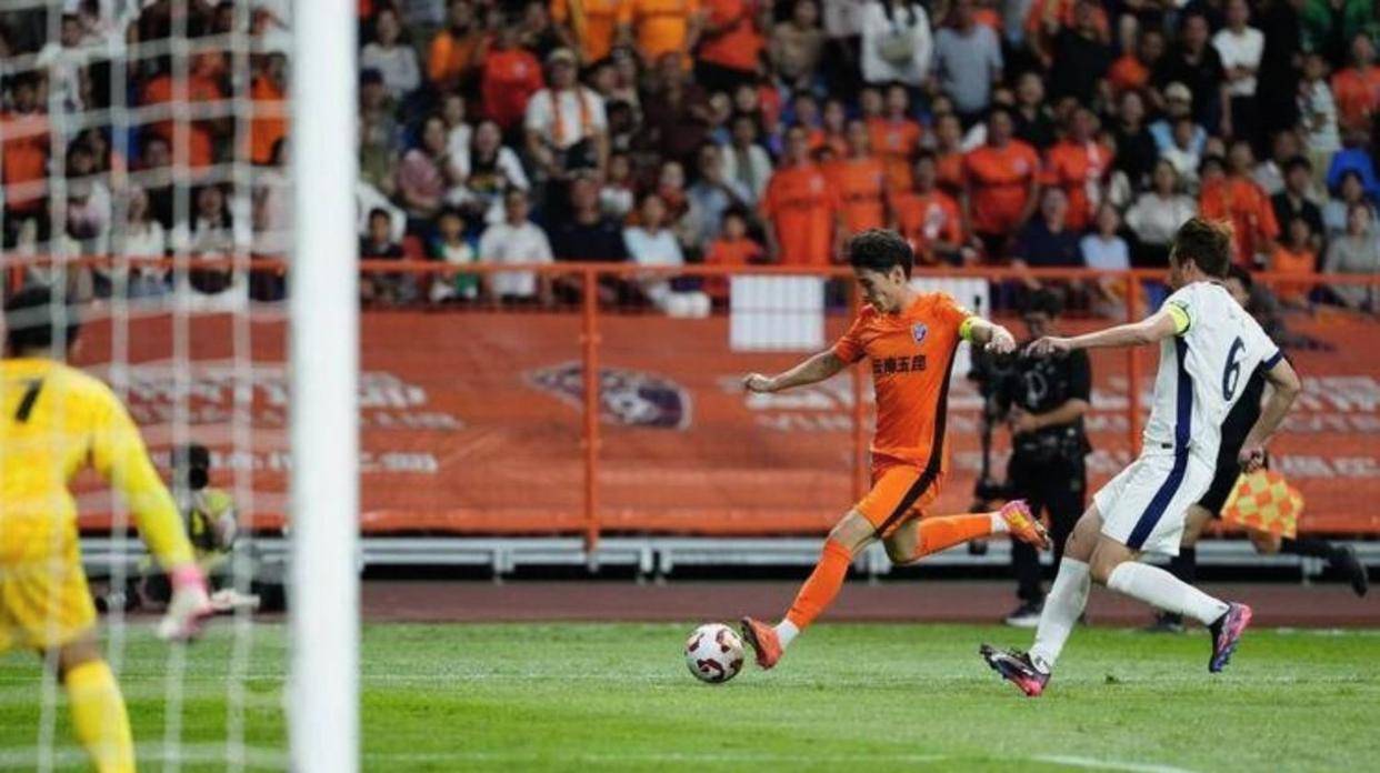 包含阿尔梅里亚惨败收官：球队状态备受质疑的词条