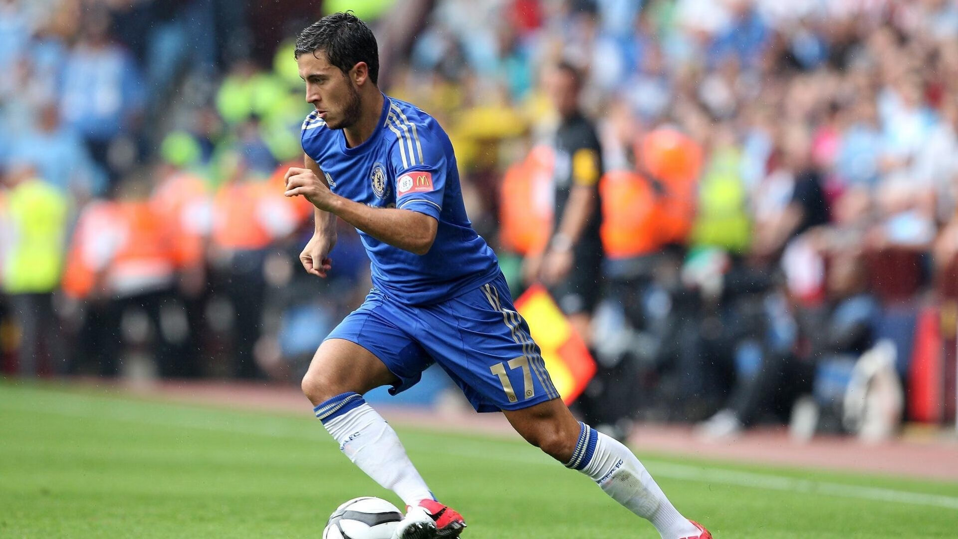 开云平台-天鹅绒牢笼，当巴黎的唯美主义碾过曼城的精密机器