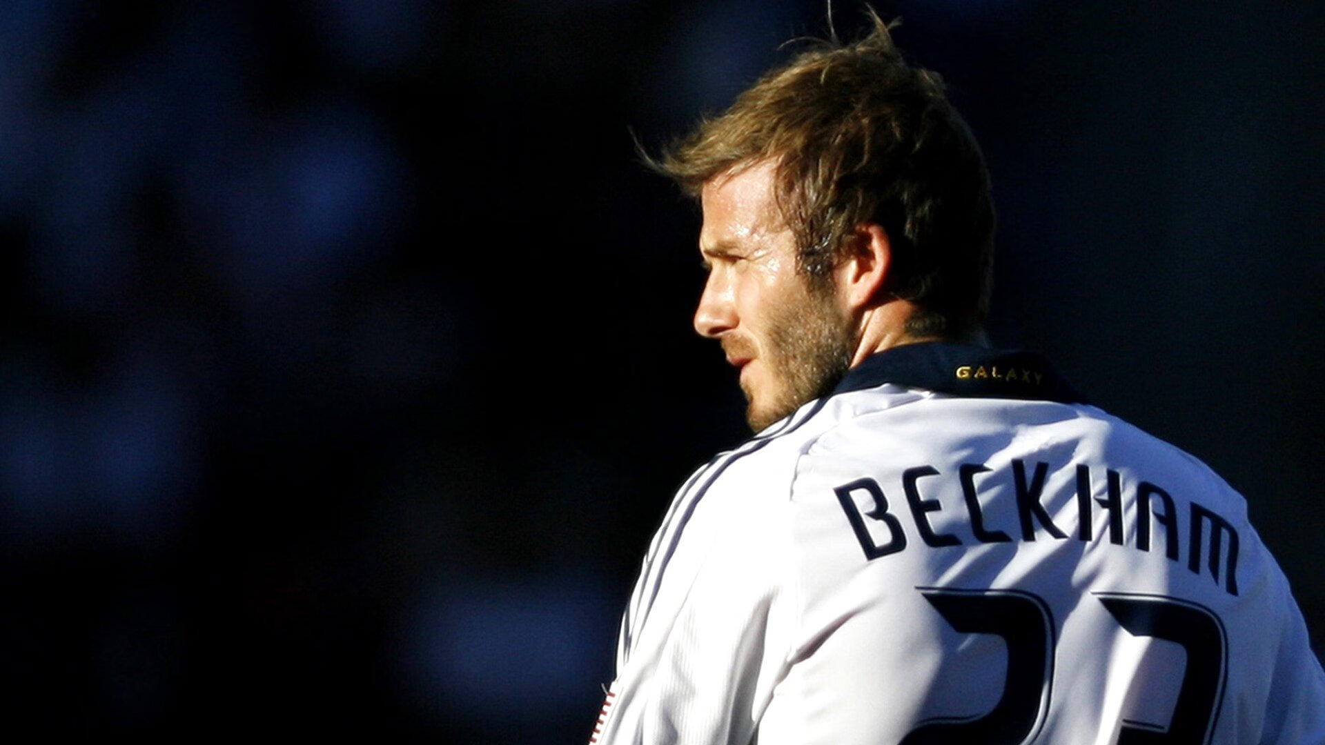 天鹅绒牢笼，当巴黎的唯美主义碾过曼城的精密机器