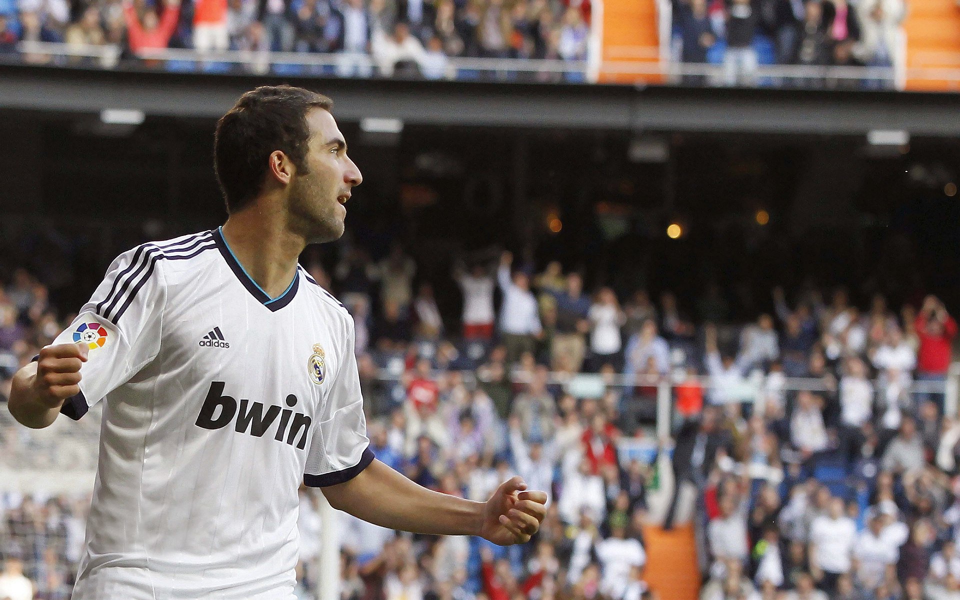 开云体育官方网站-绝杀之夜！是谁在赛场上点燃了最绚烂的烟花？